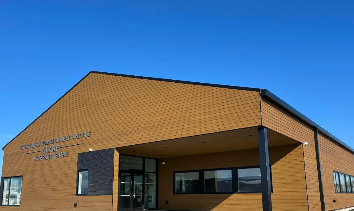 Une image de l'extérieur du nouveau Centre des anciens combattants de Clare.